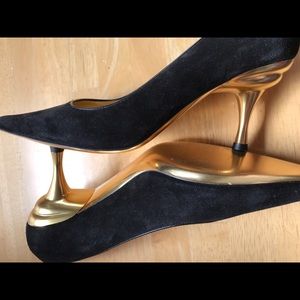 SALVATORE FERRAGAMO HEELS! ❤️